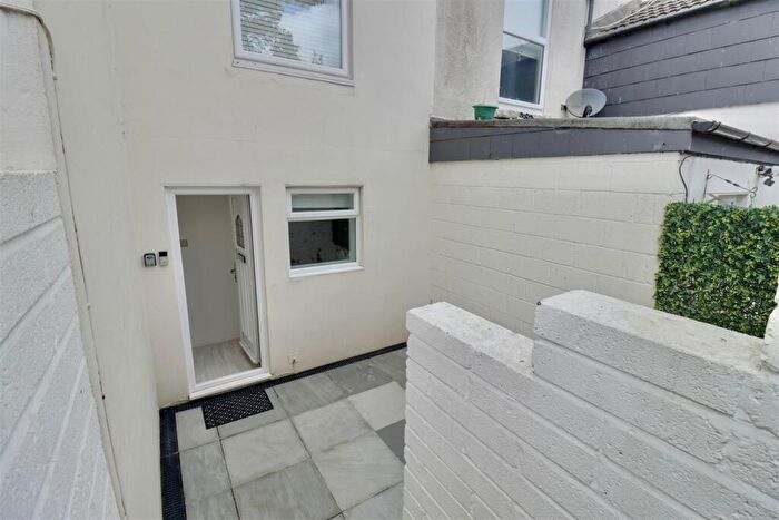 2 Bedroom Flat To Rent In Victoria Road North, Southsea, PO5