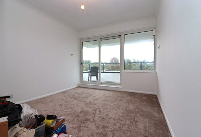 1 Bedroom Flat To Rent In Twickenham Road, Teddington, TW11