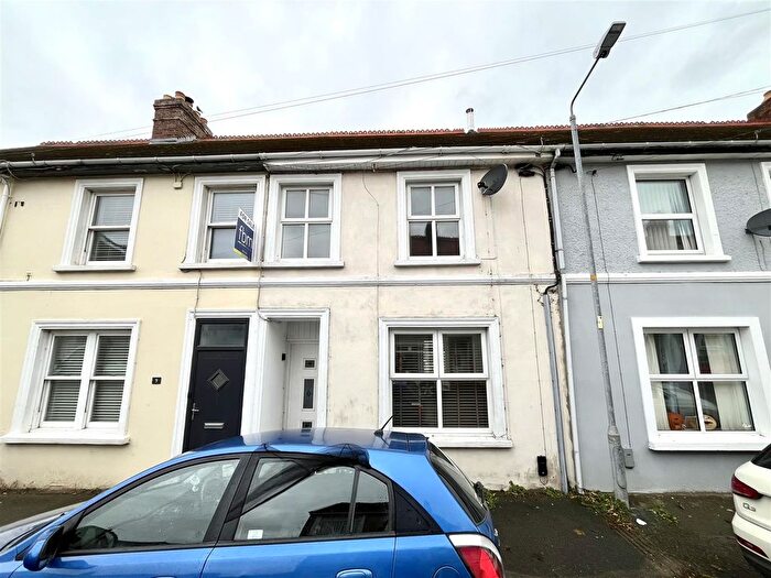 2 Bedroom Terraced House For Sale In St Peters Road, Milford Haven, SA73