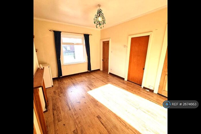 2 Bedroom Flat To Rent In Lynton Gardens, Harrogate, HG1
