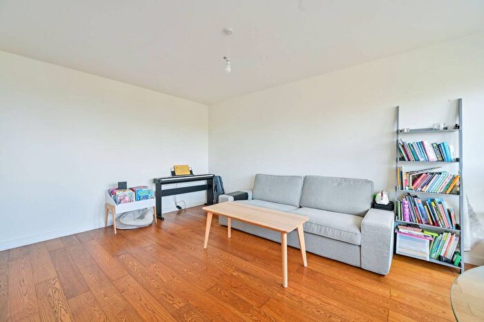 2 Bedroom Flat For Sale In Cherry Garden Street, Bermondsey, London, SE16