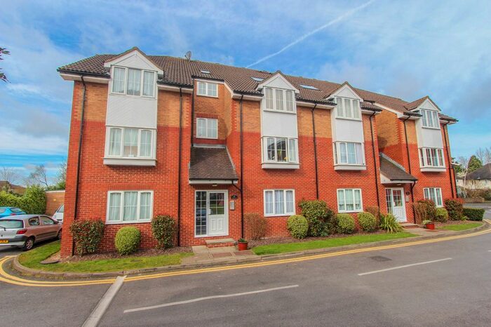1 Bedroom Flat To Rent In Holm Oak Park, Hagden Lane, Watford, WD18