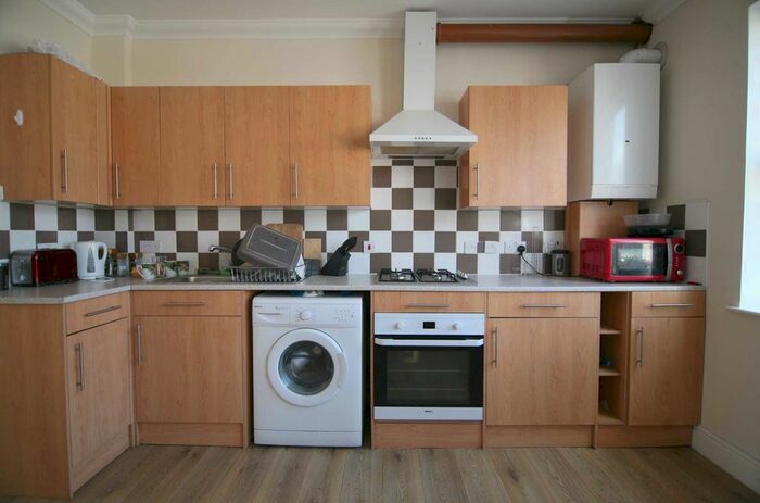 3 Bedroom Maisonette To Rent In Heathway, Dagenham, RM9