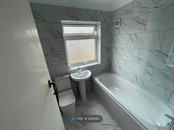 3 Bedroom Semi-Detached House To Rent In Clevedon Gardens, Hounslow, TW5