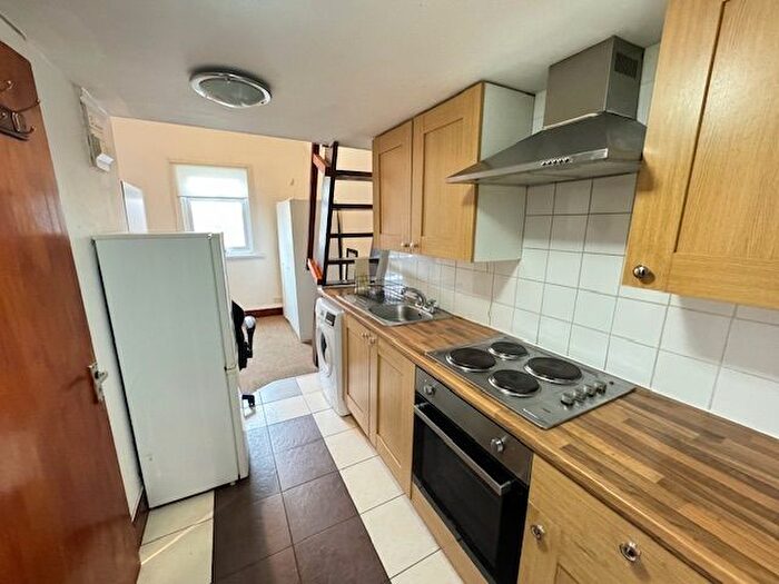 1 Bedroom Flat To Rent In Wightman Road, Turnpike Lane, N8