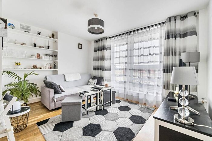 2 Bedroom Flat For Sale In Solar House, Wood Green, London, N22