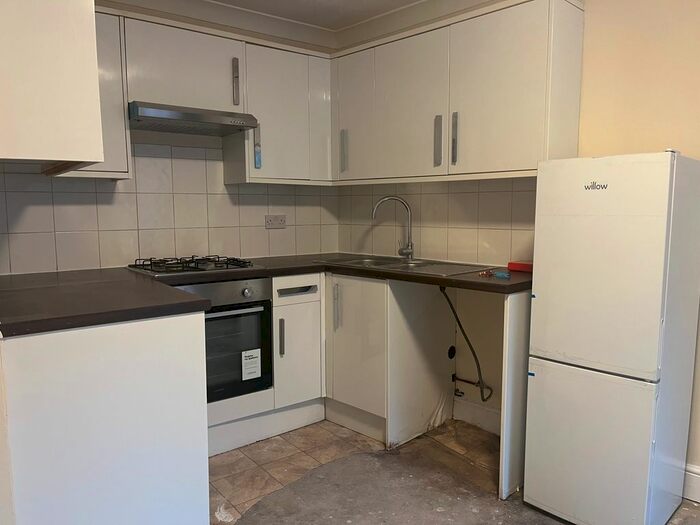 2 Bedroom Flat To Rent In Friary Road, London, SE15