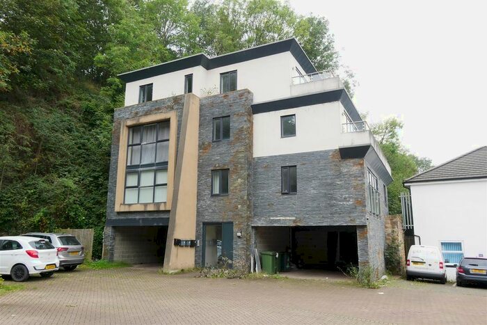 2 Bedroom Flat To Rent In Albert Close, Morley, Leeds, LS27