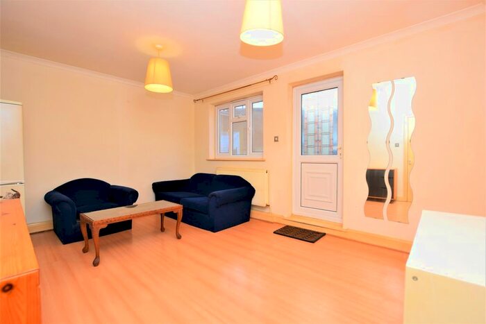 2 Bedroom Flat To Rent In Webster Road, London, SE16