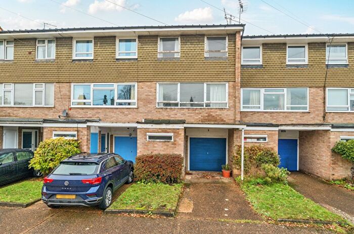 3 Bedroom Town House For Sale In Alexandra Road, Nascot Wood, Watford, WD17