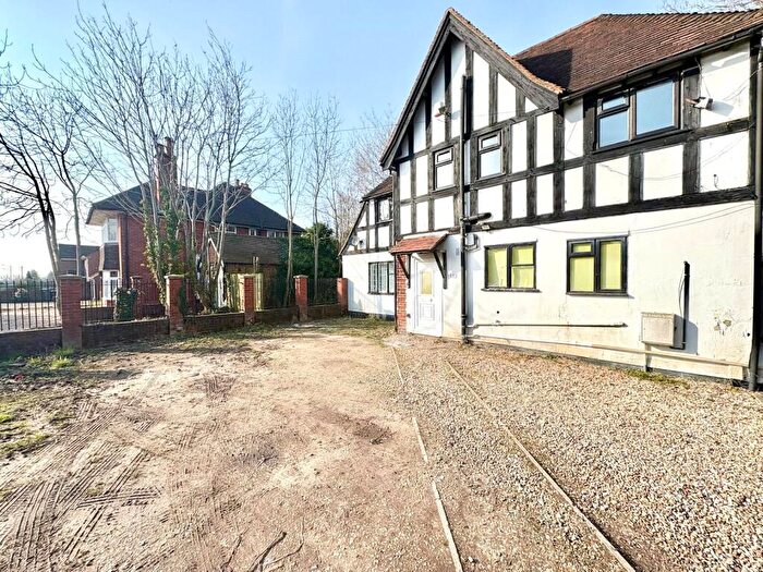 3 Bedroom Detached House To Rent In Southcote Lane, Reading, Berkshire, RG30