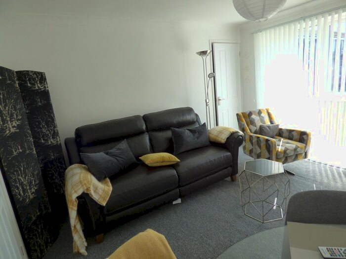 2 Bedroom Flat To Rent In Lichfield Close, Kingston Park, Newcastle Upon Tyne, NE3