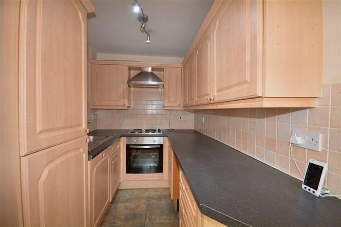 2 Bedroom Flat To Rent In Rock Hill, Castleford, WF10