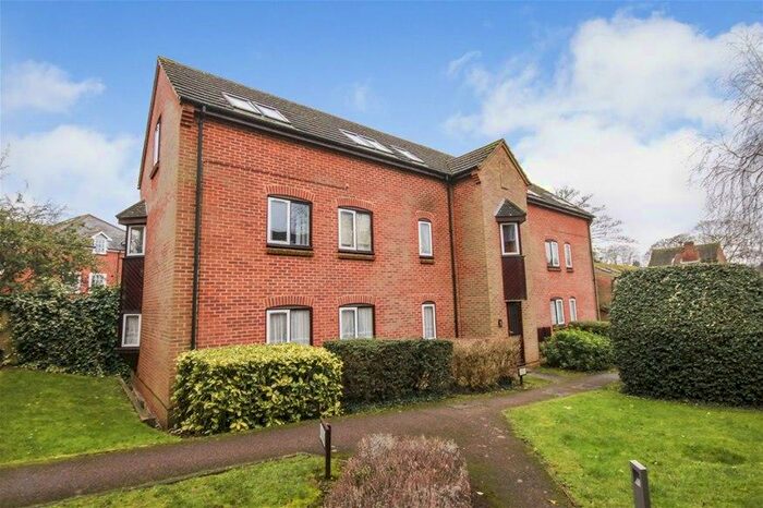 1 Bedroom Flat To Rent In The Putterills, Harpenden, AL5