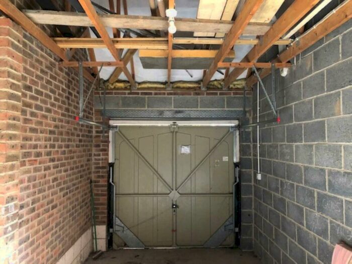 Semi-Detached House To Rent In Parkside Road, Reading, RG30