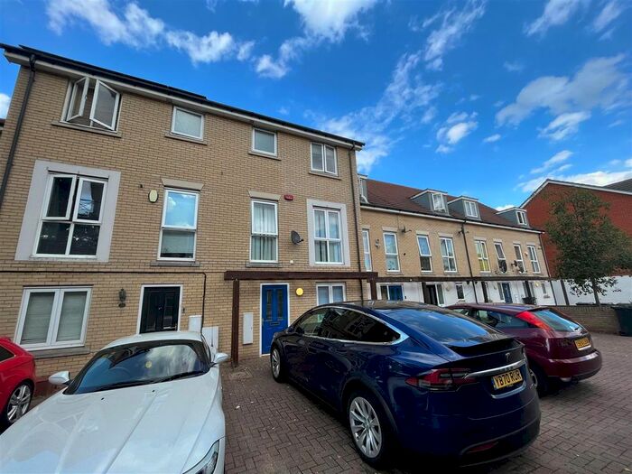 5 Bedroom Property To Rent In Norwich Crescent, Chadwell Heath, Romford, RM6