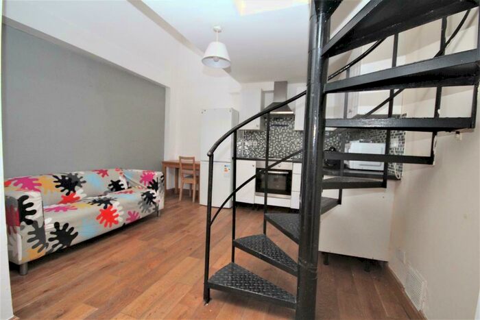 1 Bedroom Flat To Rent In Clerkenwell Green, Clerkenwell, London, EC1R