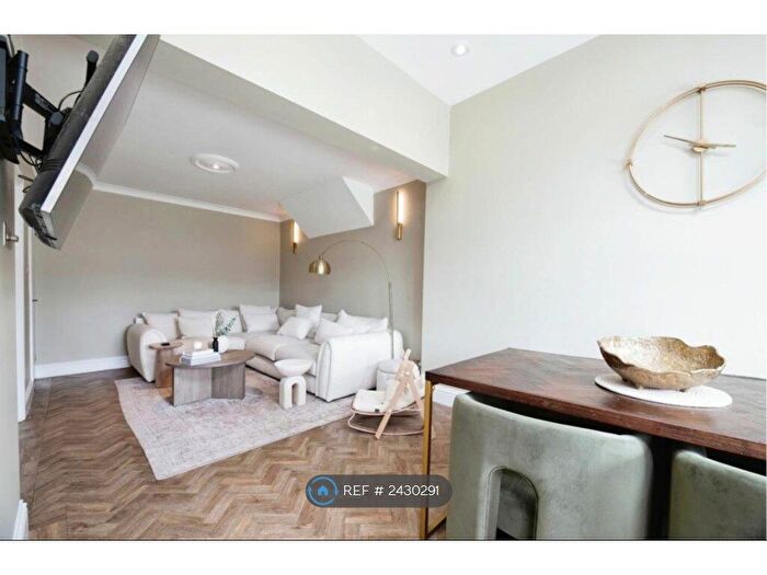 4 Bedroom Semi-Detached House To Rent In Pettits Lane, Romford, RM1