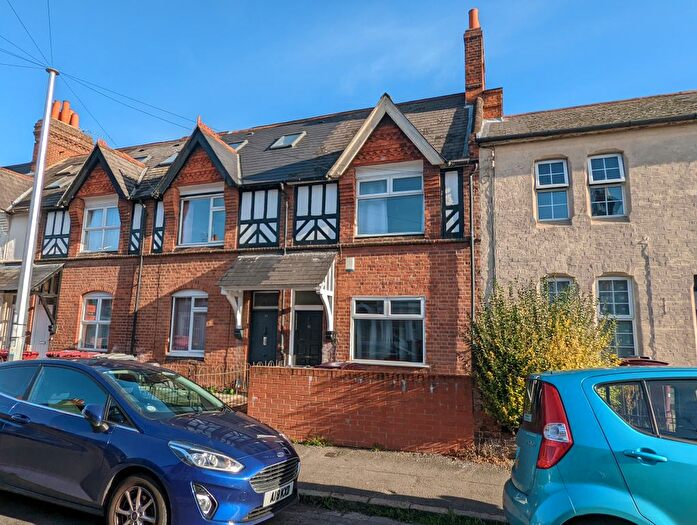 4 Bedroom Terraced House To Rent In De Beauvoir Road, Reading, RG1