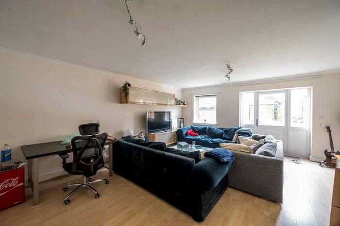 4 Bedroom Property To Rent In China Mews, Brixton Hill, London, SW2