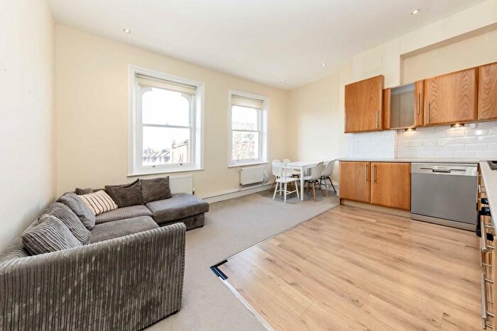 2 Bedroom Bungalow To Rent In Fulham Palace Road, Hammersmith, W6