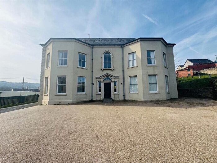 1 Bedroom Flat For Sale In Plas Kynaston Cefn Mawr, Wrexham, LL14