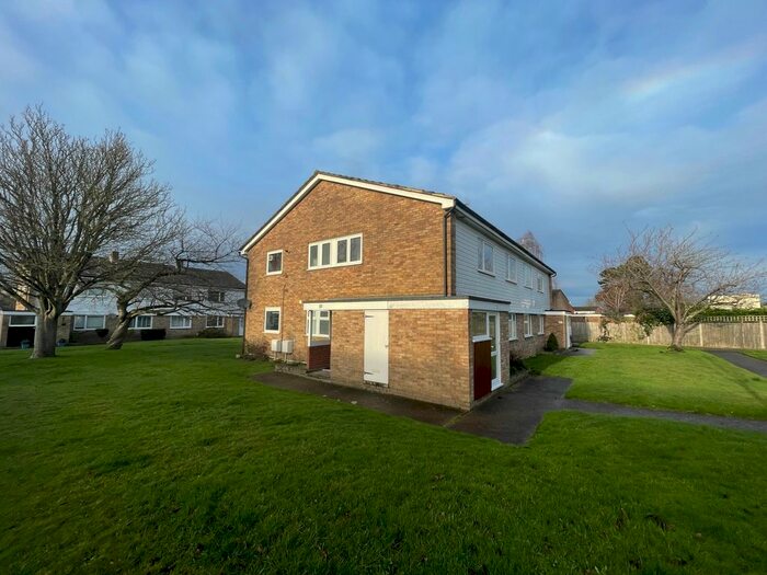 2 Bedroom Flat To Rent In Sparrow Drive, Orpington BR5