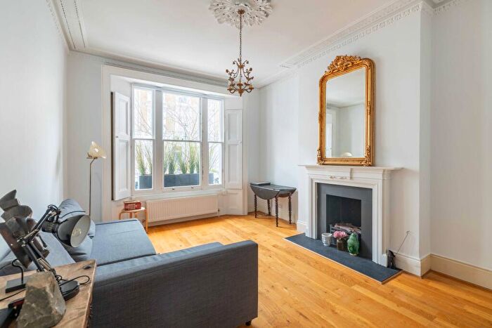 1 Bedroom Flat To Rent In Redcliffe Road, Chelsea, London, SW10