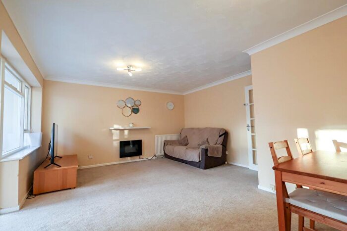 3 Bedroom End Of Terrace House For Sale In Calmore, Southampton, SO40