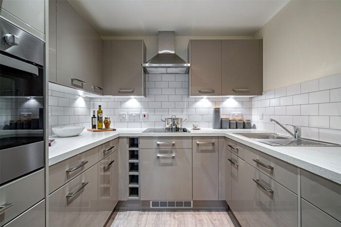 1 Bedroom Flat For Sale In Leatherhead Road, Ashtead, Surrey, KT21