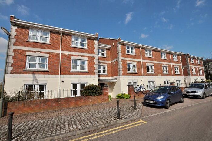 1 Bedroom Apartment To Rent In St Lukes Square, GU1