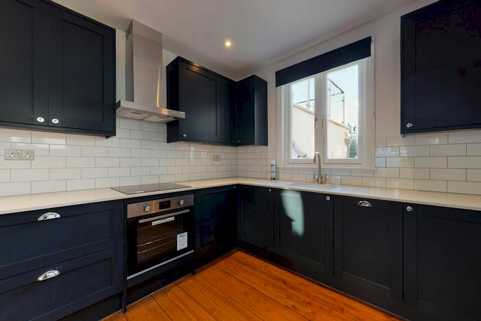 2 Bedroom Flat To Rent In Latimer Road, North Kensington, W10