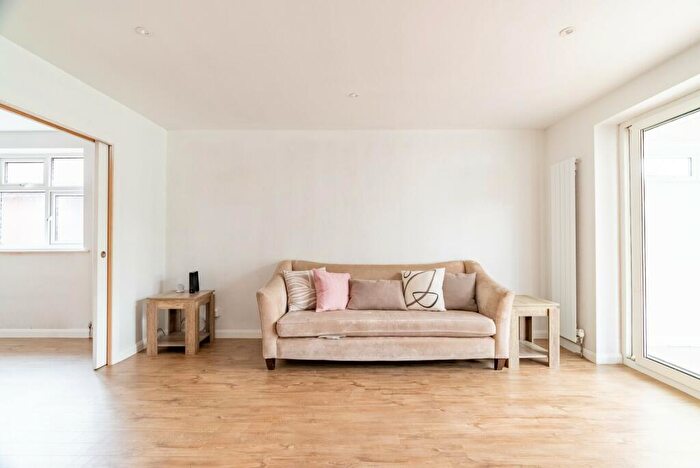 3 Bedroom Bungalow For Sale In Midway, St. Albans, Hertfordshire, AL3