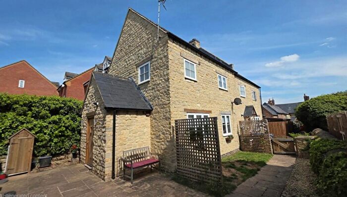 2 Bedroom End Of Terrace House For Sale In High Street, Brackley, NN13