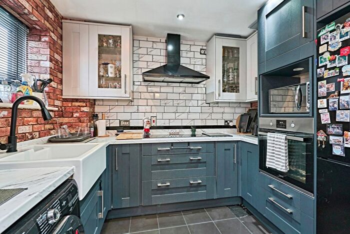 2 Bedroom Flat For Sale In Terret Close, Walsall, West Midlands, WS1