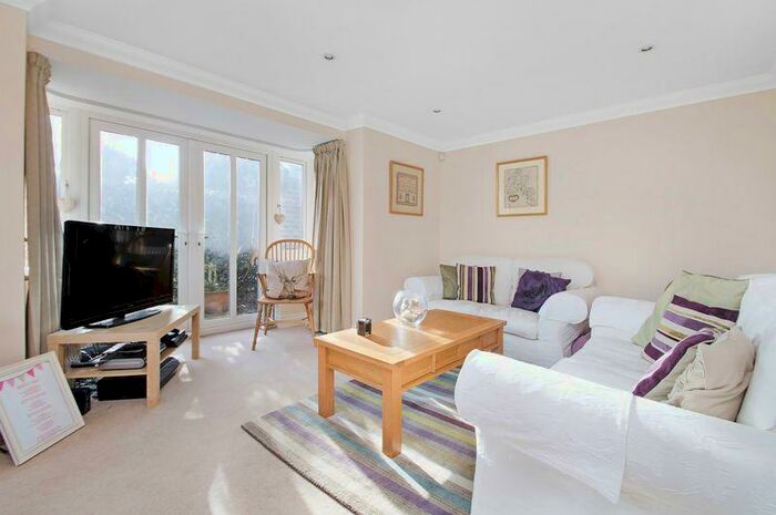 2 Bedroom Apartment To Rent In Airlie Road, St Cross, SO22