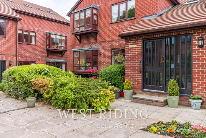 2 Bedroom Flat For Sale In Heathfields Square, Uppermill, Saddleworth, OL3