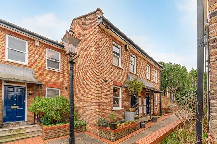 2 Bedroom Property To Rent In Elderwood Place, London, West Norwood, London, SE27