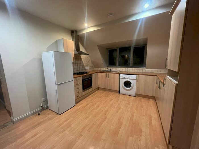 3 Bedroom Flat To Rent In South Street, Romford, RM1