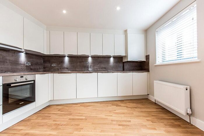 2 Bedroom Flat To Rent In High Street Plaistow - High Street, E13