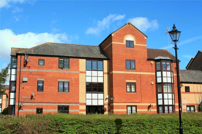 2 Bedroom Apartment To Rent In Waterside Gardens, Reading, Berkshire, RG1
