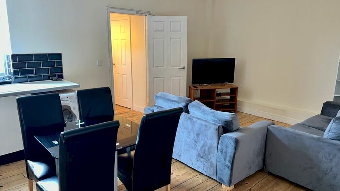 3 Bedroom Flat To Rent In Heaton Road, Heaton, Newcastle Upon Tyne, NE6