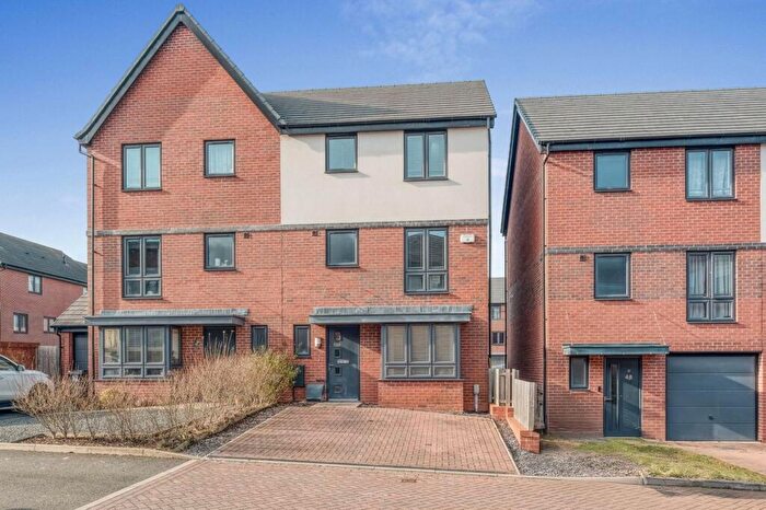 4 Bedroom Semi-Detached House For Sale In Ambassador Avenue, Birmingham, B31