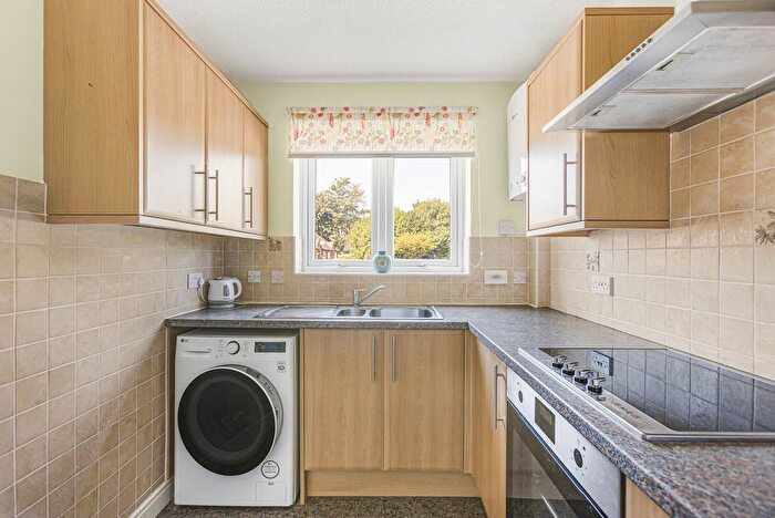 2 Bedroom Bungalow For Sale In Manor Court, Abingdon, OX14