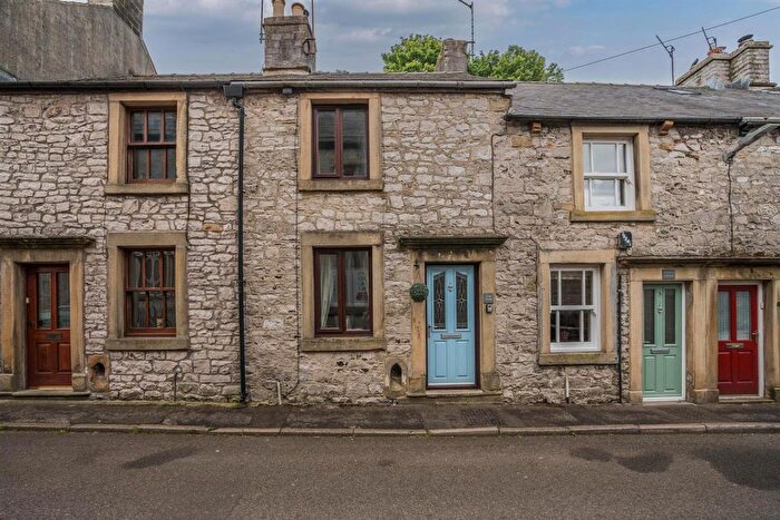 2 Bedroom Cottage For Sale In Church Street, Tideswell, Buxton, SK17