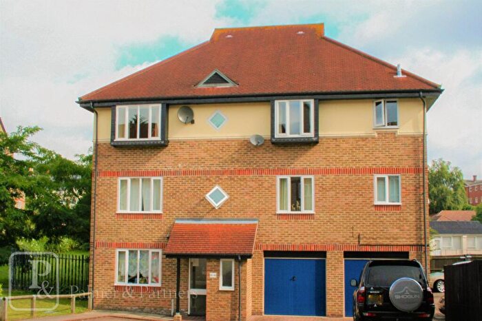 1 Bedroom Apartment To Rent In Nicholsons Grove, Colchester, Essex, CO1