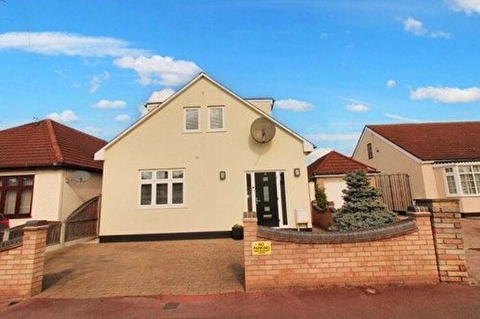 4 Bedroom Bungalow For Sale In Manor Road, Dagenham, RM10