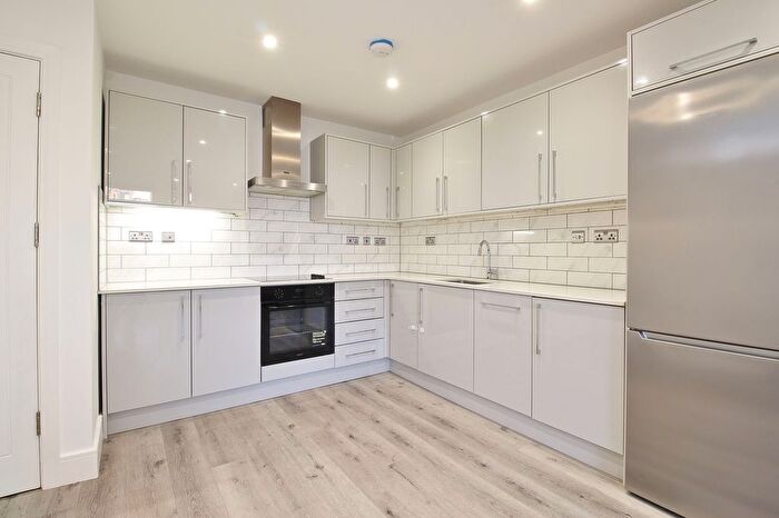 2 Bedroom Flat To Rent In Swan Street, Isleworth, TW7