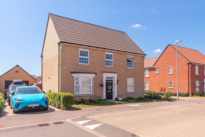 4 Bedroom Detached House For Sale In Brent Way, Burnham-On-Crouch, CM0