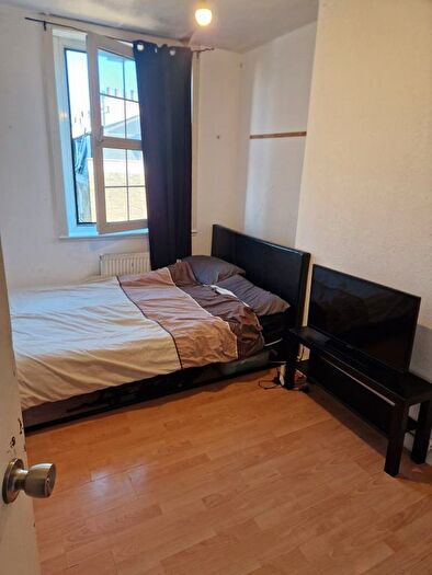 4 Bedroom Flat To Rent In Bow Road, London, E3